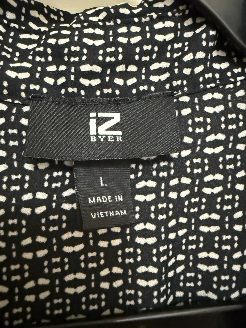 IZ Byer women’s Black Patterned Button-Up Shirt - Picture 3 of 3